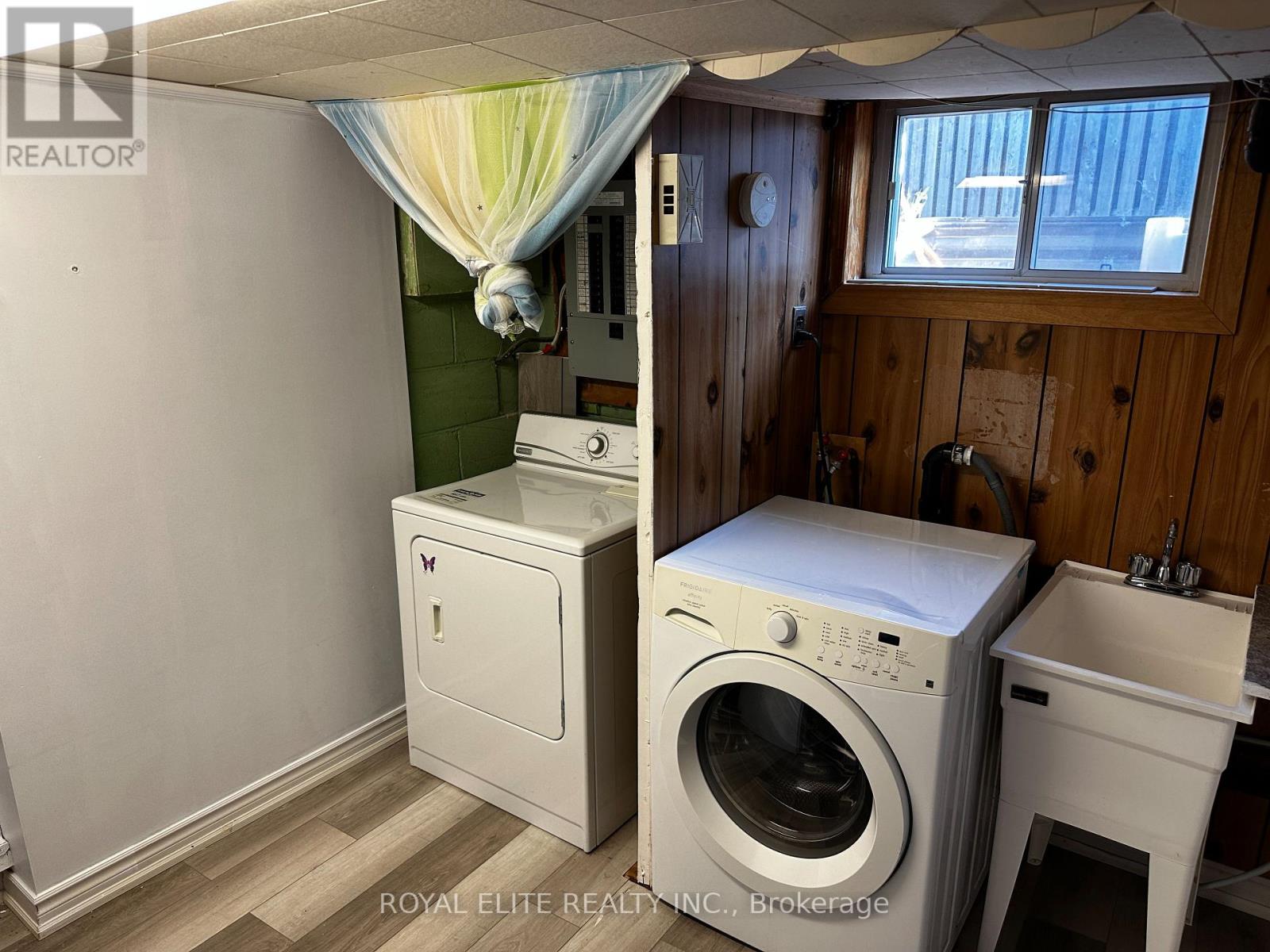 Main Floor Only - 195 Penn Avenue, Newmarket, Ontario  L3Y 2S4 - Photo 9 - N12956676