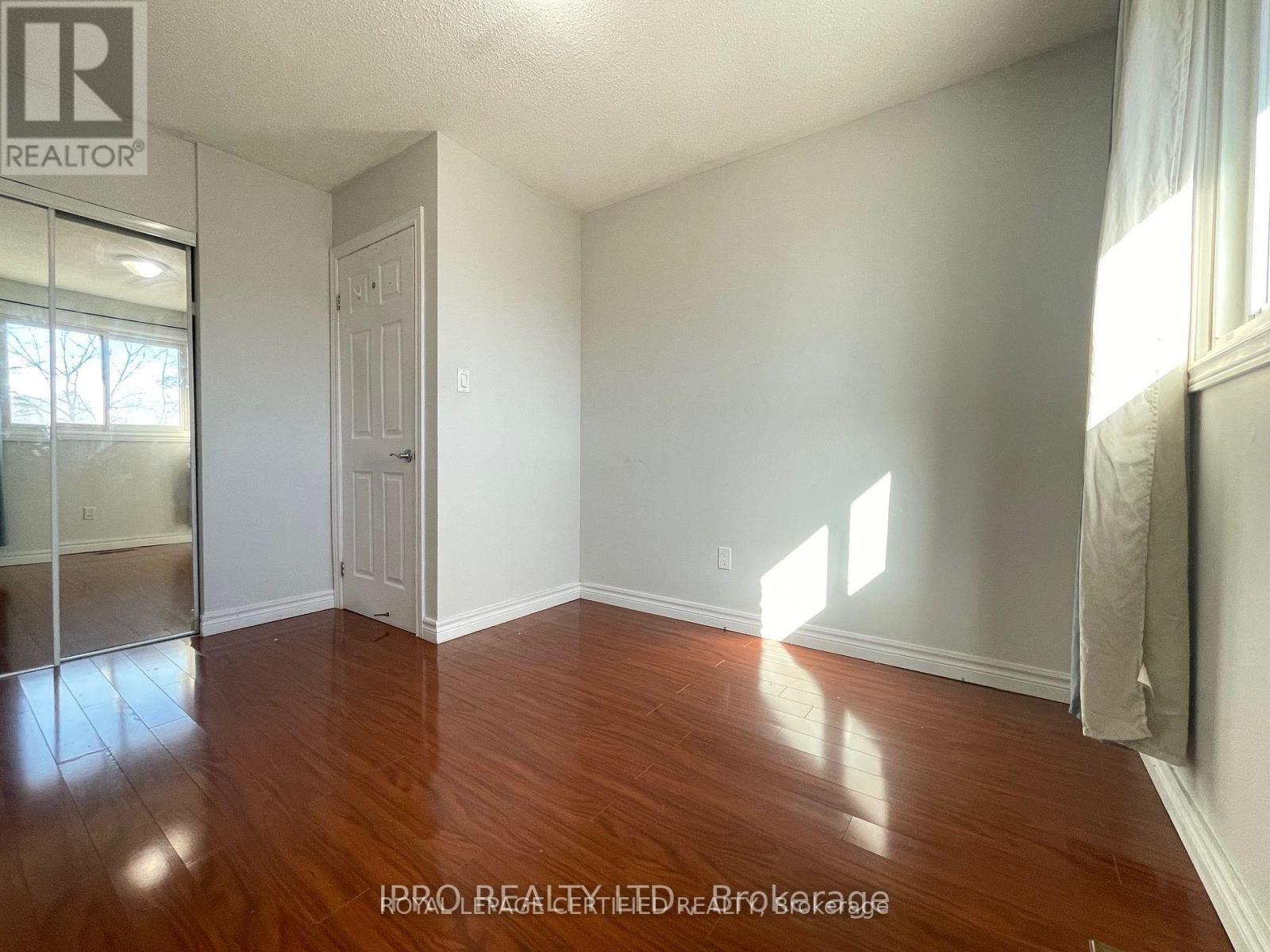 Upper - 498 Daralea Heights, Mississauga, Ontario  L5A 3H8 - Photo 11 - W12956688