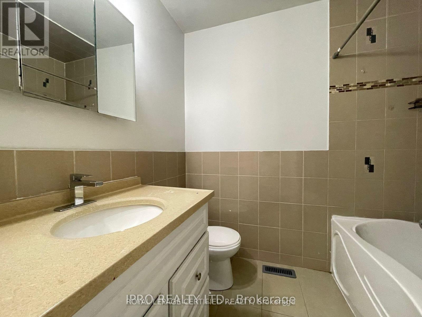 Upper - 498 Daralea Heights, Mississauga, Ontario  L5A 3H8 - Photo 15 - W12956688