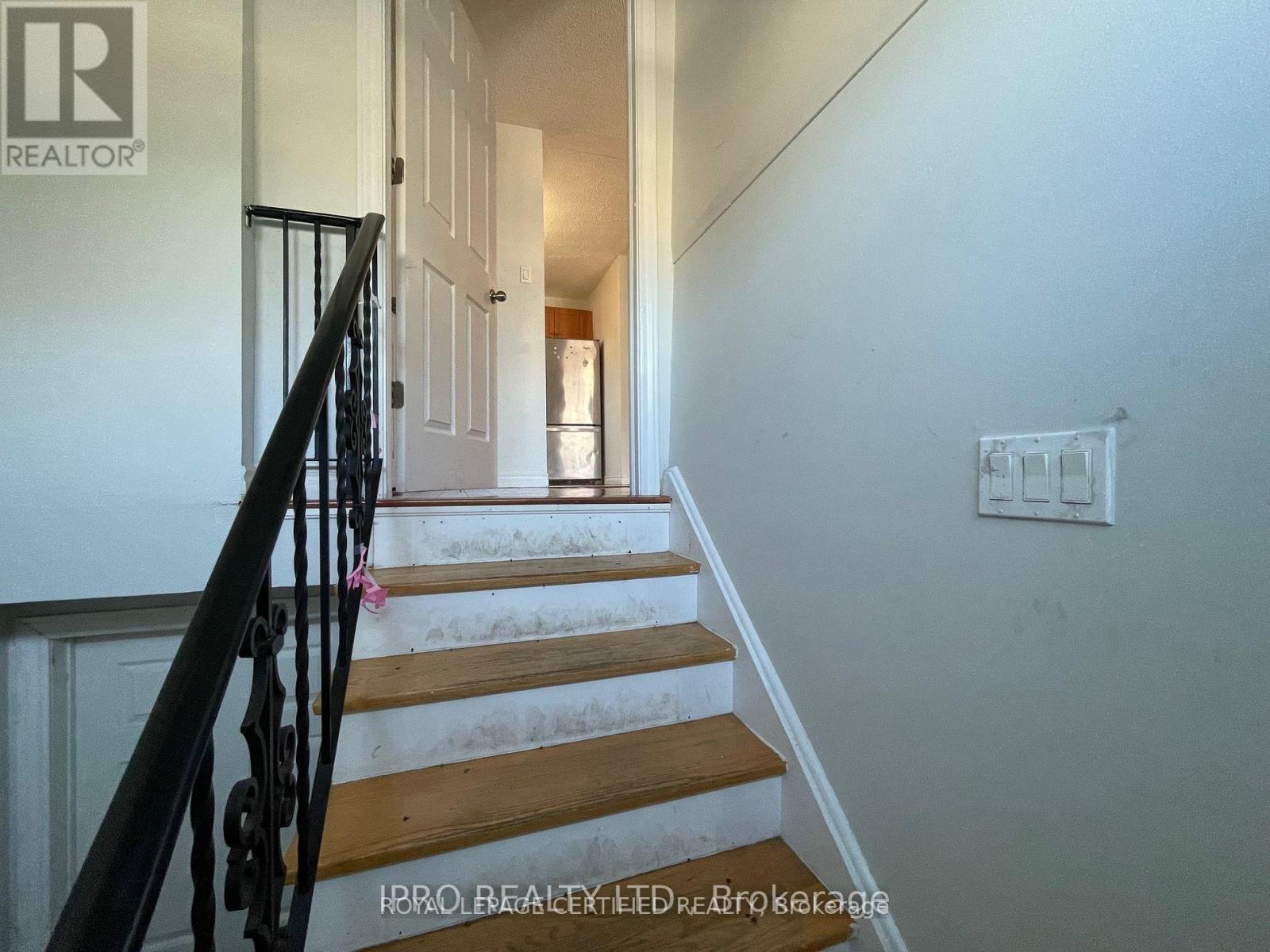 Upper - 498 Daralea Heights, Mississauga, Ontario  L5A 3H8 - Photo 2 - W12956688