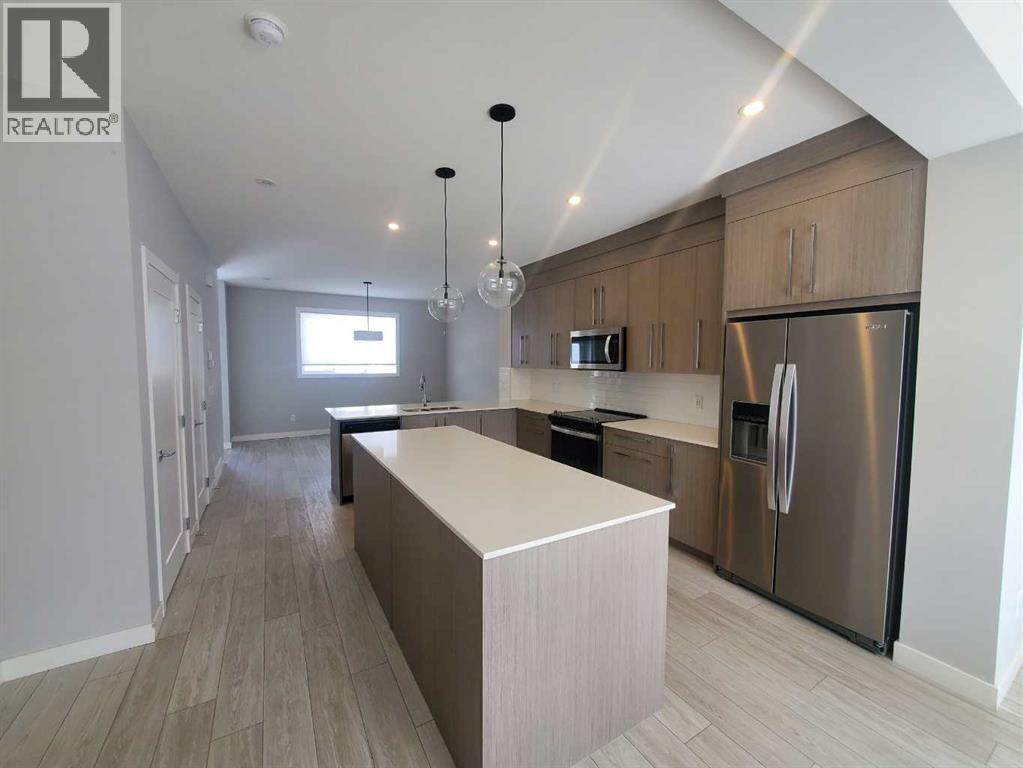 1045 West Lakeview Drive, Chestermere, Alberta  T1X 2T2 - Photo 3 - A2298127