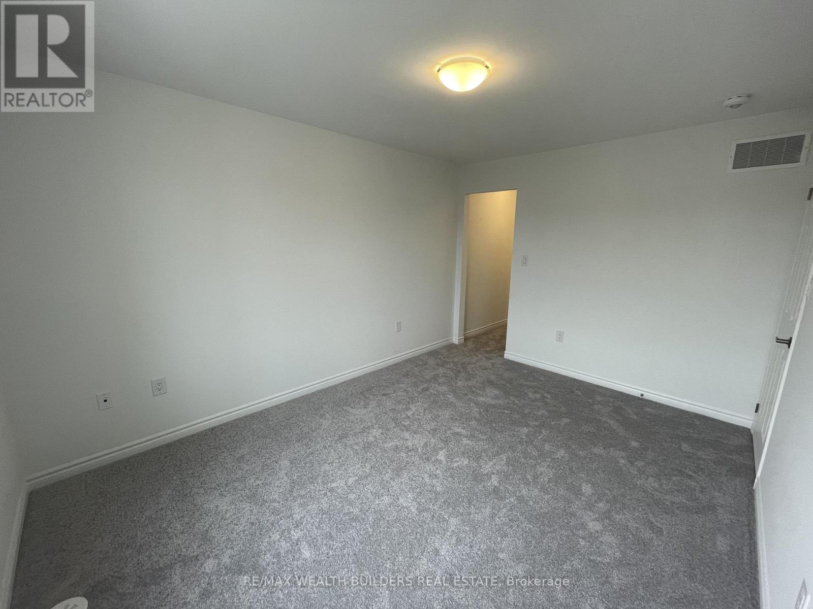 1260 Wintergreen Place, Milton, Ontario  L9E 1S3 - Photo 18 - W12907514