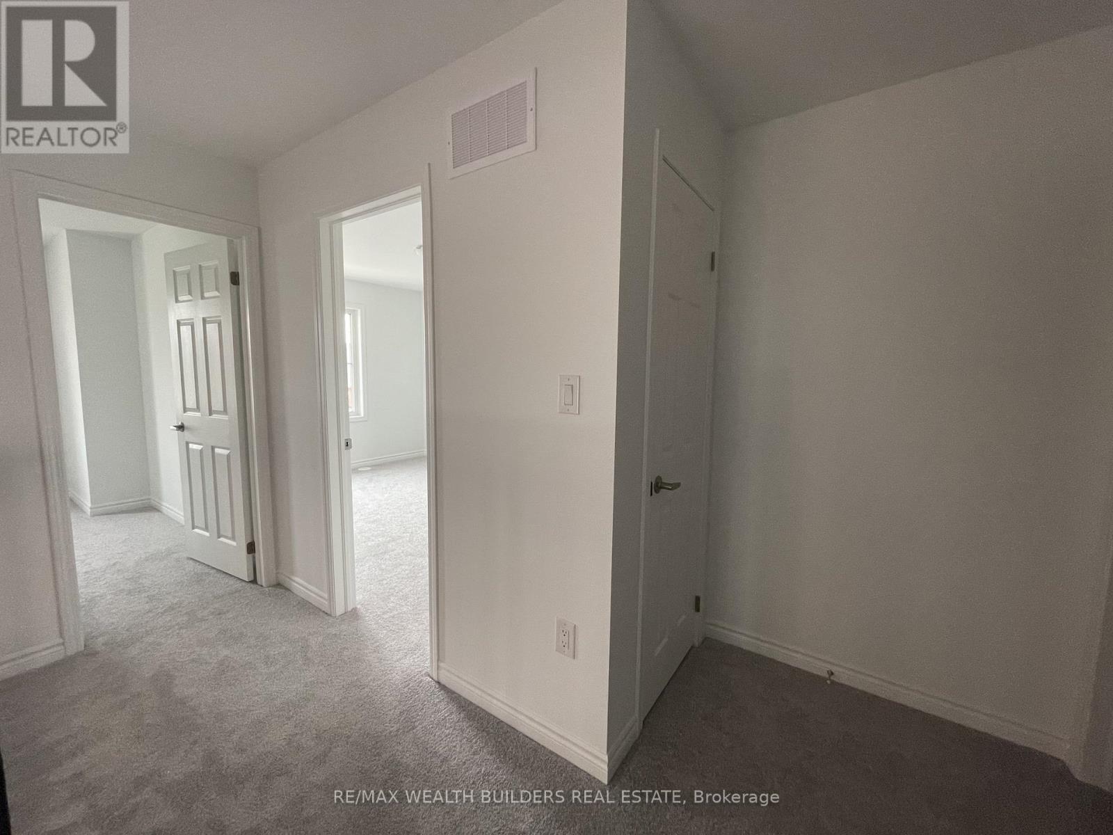 1260 Wintergreen Place, Milton, Ontario  L9E 1S3 - Photo 23 - W12907514