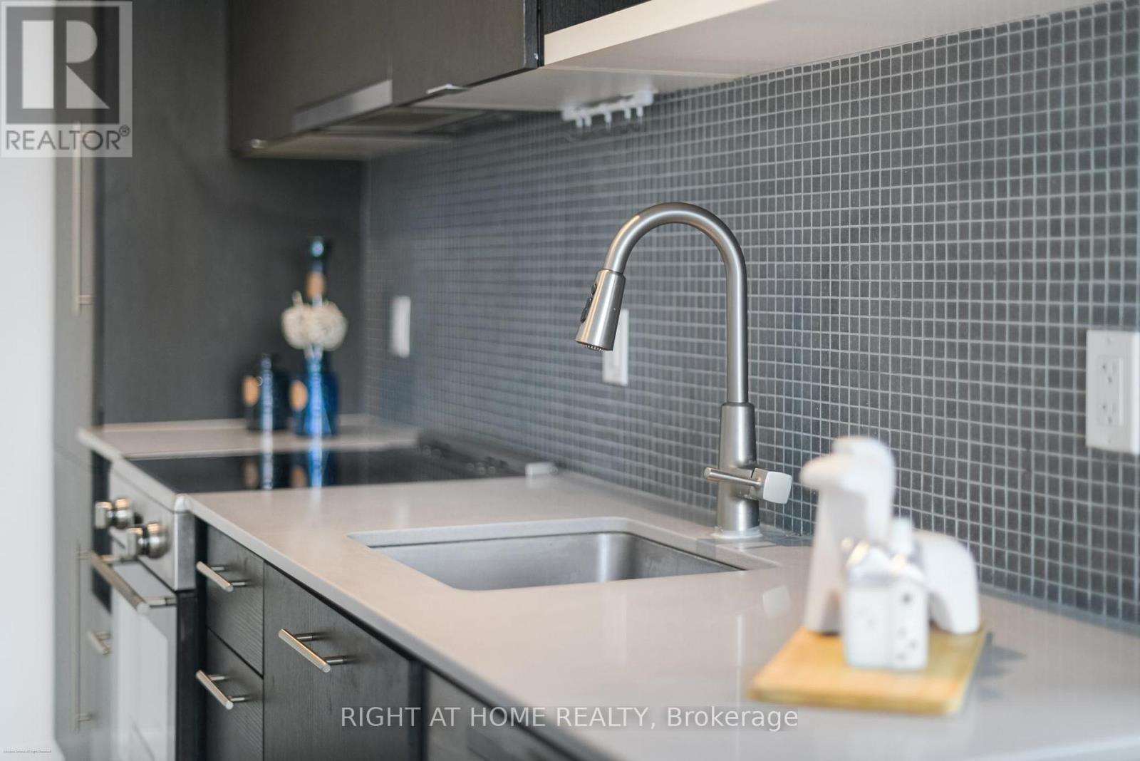 711 - 435 Richmond Street W, Toronto, Ontario  M5V 0N1 - Photo 4 - C12956694