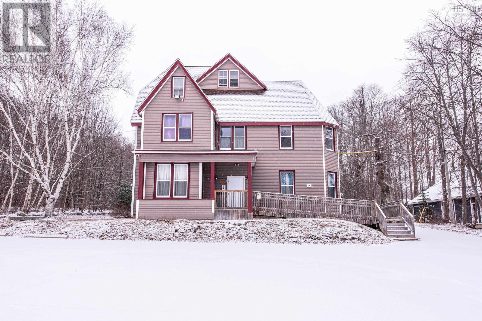 48 Elm Street, Bridgewater, Nova Scotia  B4V 2V4 - Photo 1 - 202601069