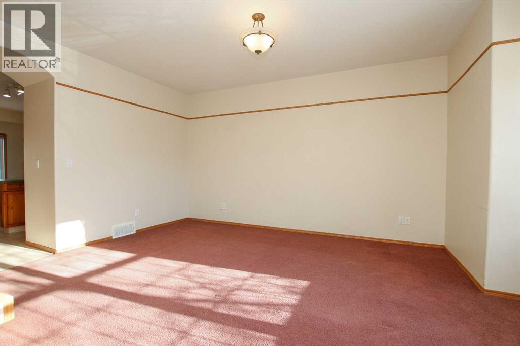 25 Adams Close, Red Deer, Alberta  T4R 2W4 - Photo 4 - A2297482