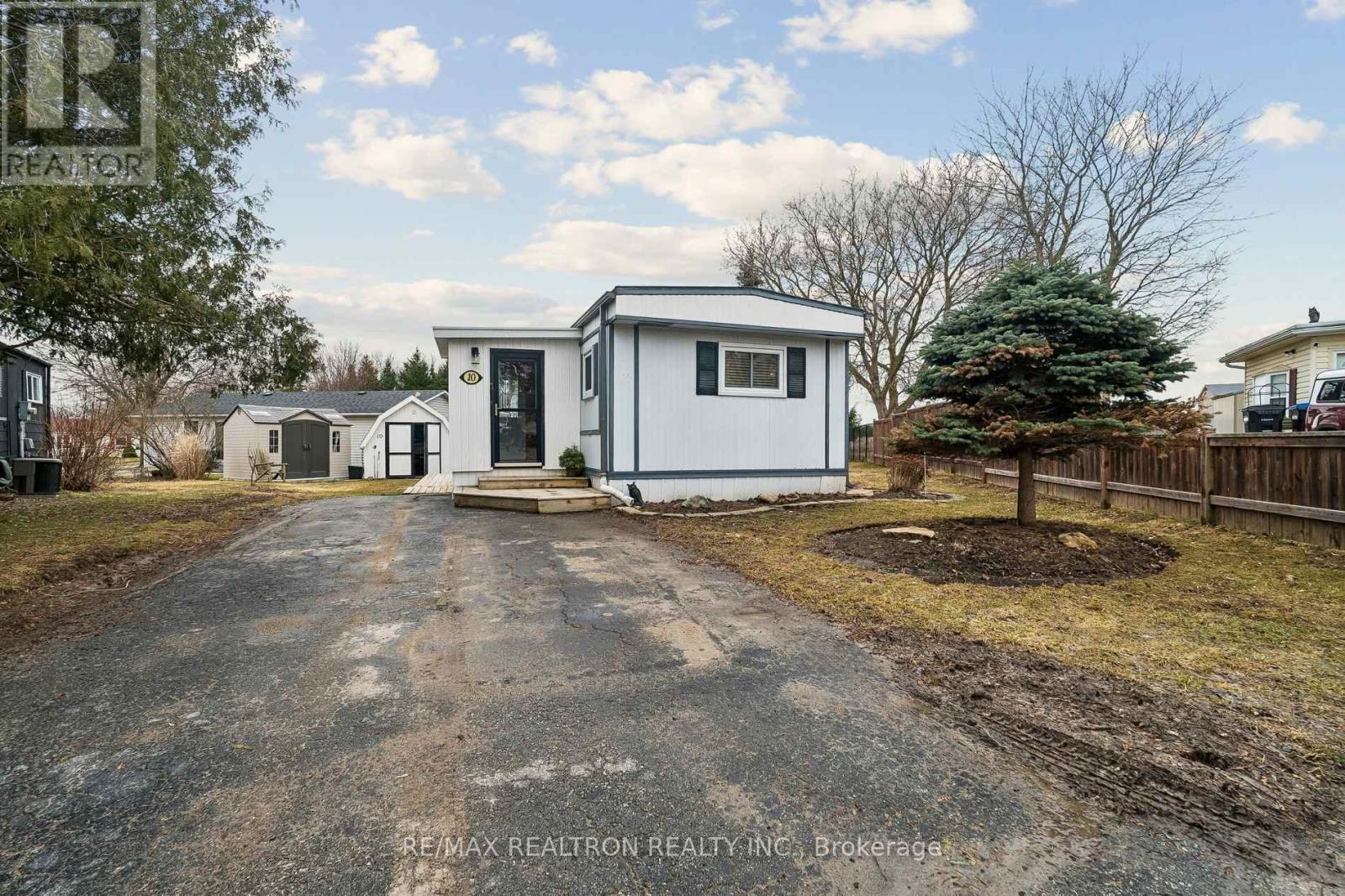 10 Pinecrest Circle, Innisfil, Ontario  L0L 1L0 - Photo 1 - N12956708