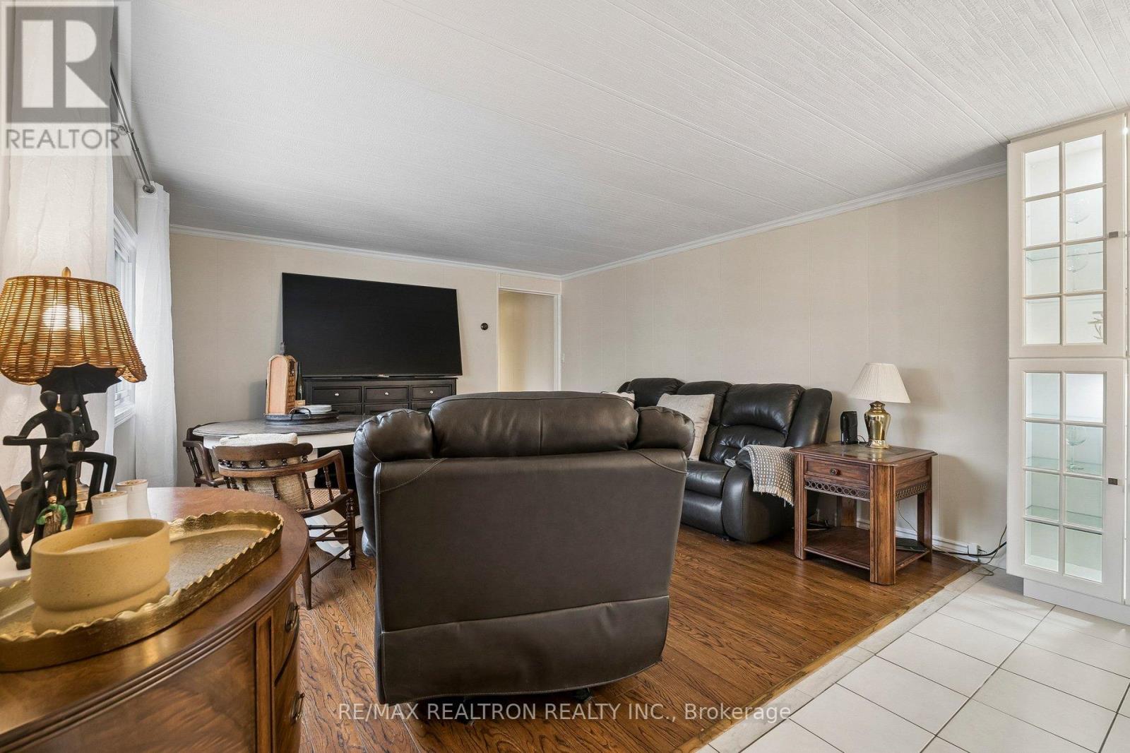 10 Pinecrest Circle, Innisfil, Ontario  L0L 1L0 - Photo 10 - N12956708