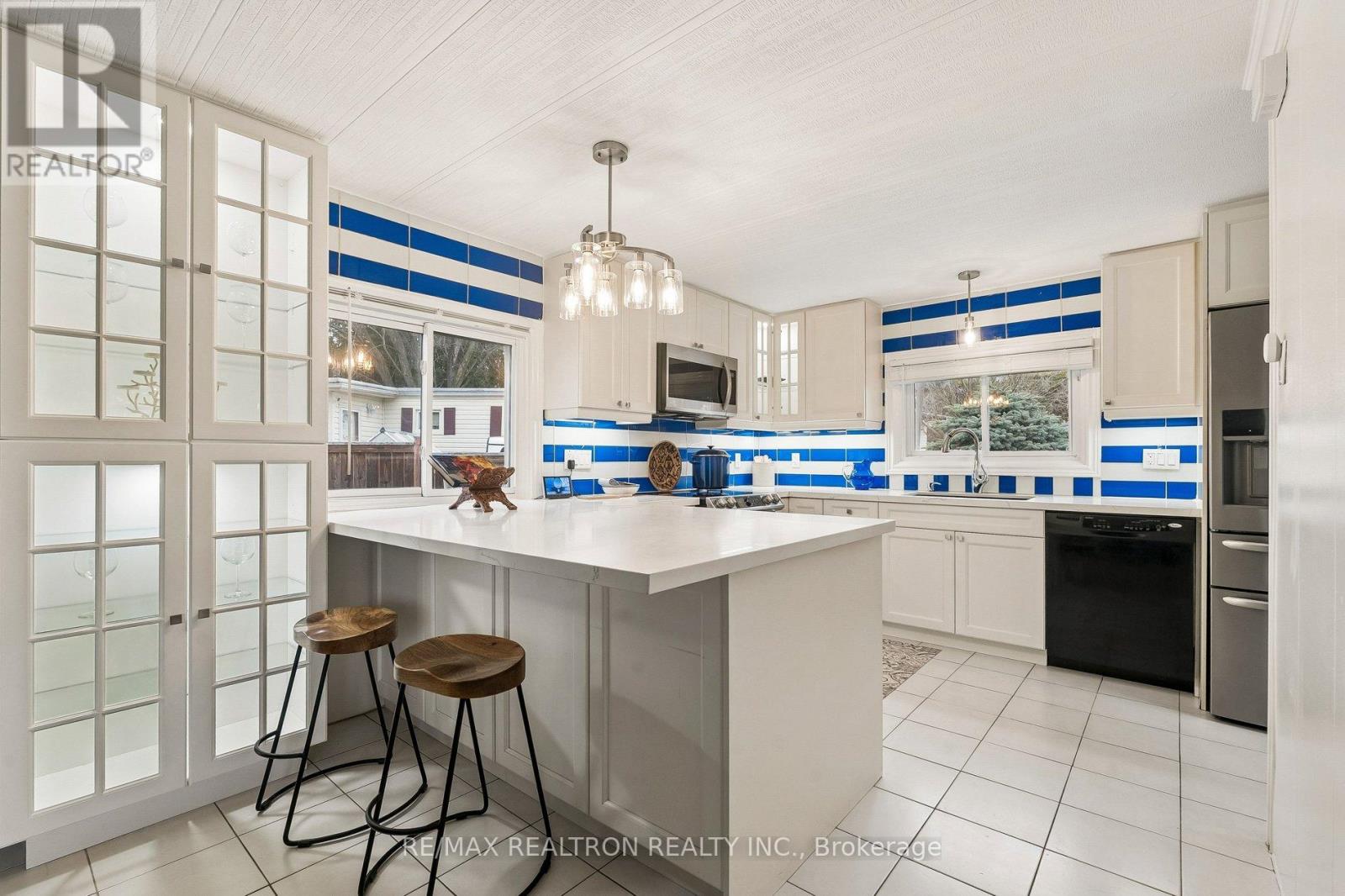 10 Pinecrest Circle, Innisfil, Ontario  L0L 1L0 - Photo 11 - N12956708