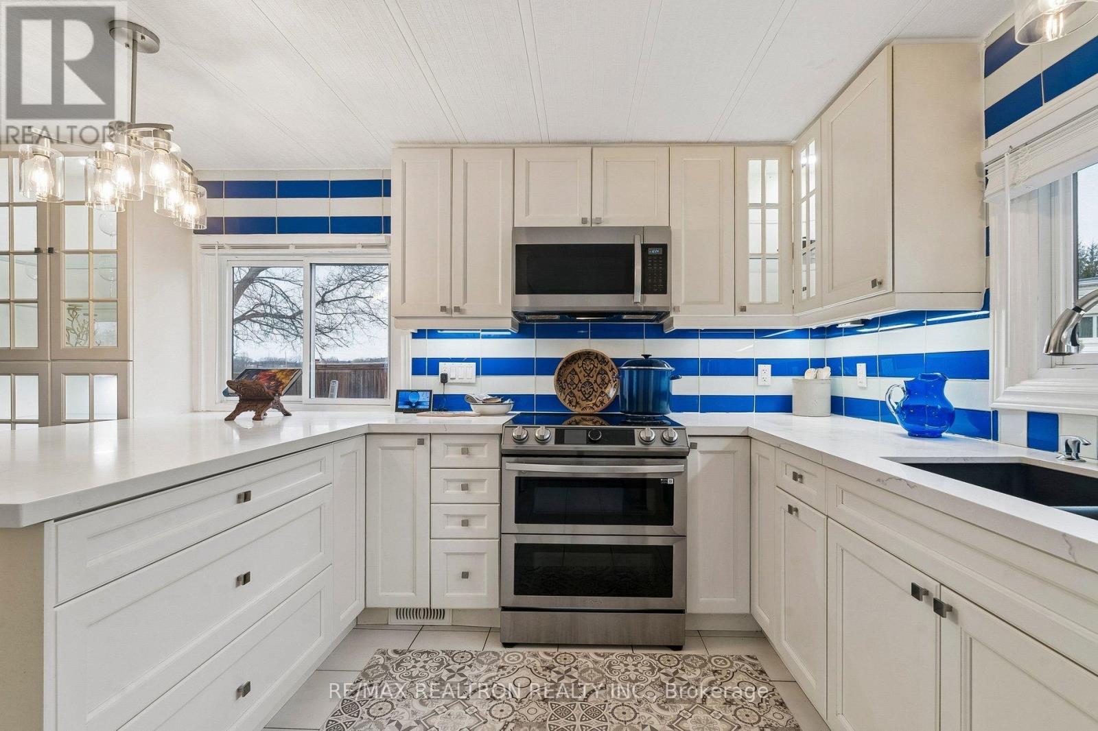 10 Pinecrest Circle, Innisfil, Ontario  L0L 1L0 - Photo 14 - N12956708