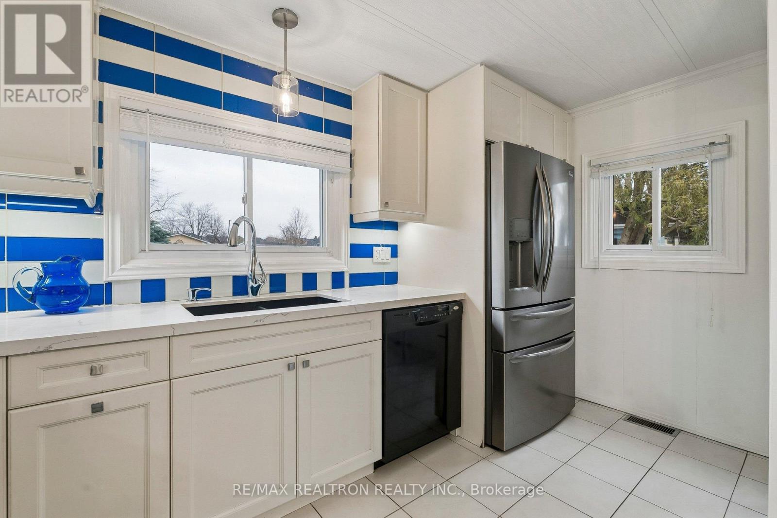 10 Pinecrest Circle, Innisfil, Ontario  L0L 1L0 - Photo 16 - N12956708