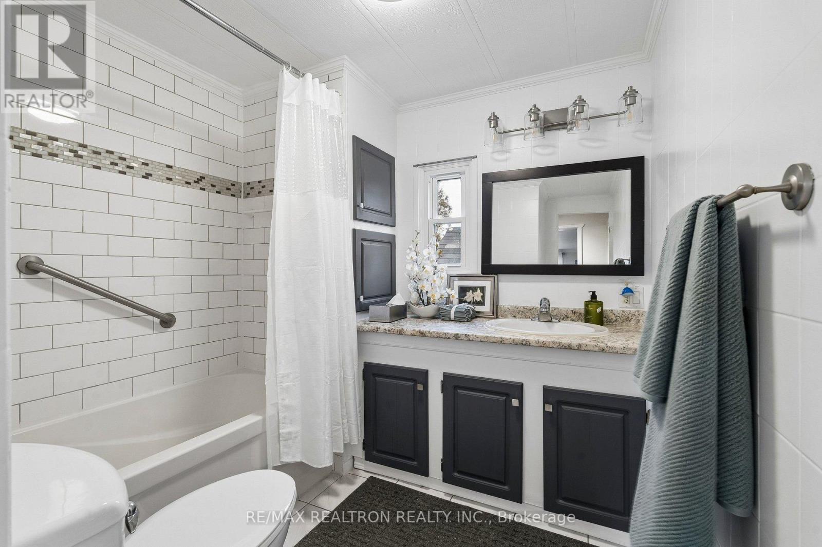 10 Pinecrest Circle, Innisfil, Ontario  L0L 1L0 - Photo 30 - N12956708