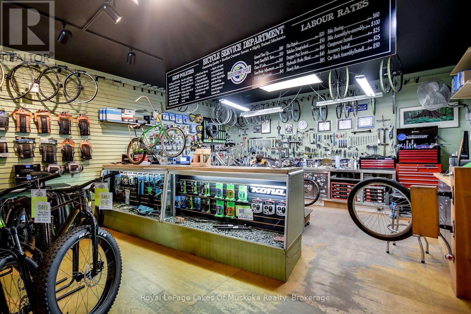 230 Ecclestone Drive, Bracebridge, Ontario  P1L 1G4 - Photo 9 - X12956734