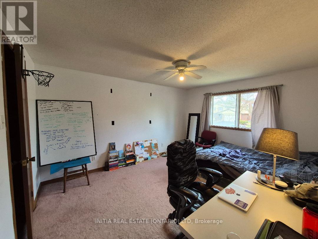 176 Chepstow Close, London North (North K), Ontario  N6G 3S2 - Photo 6 - X12956748