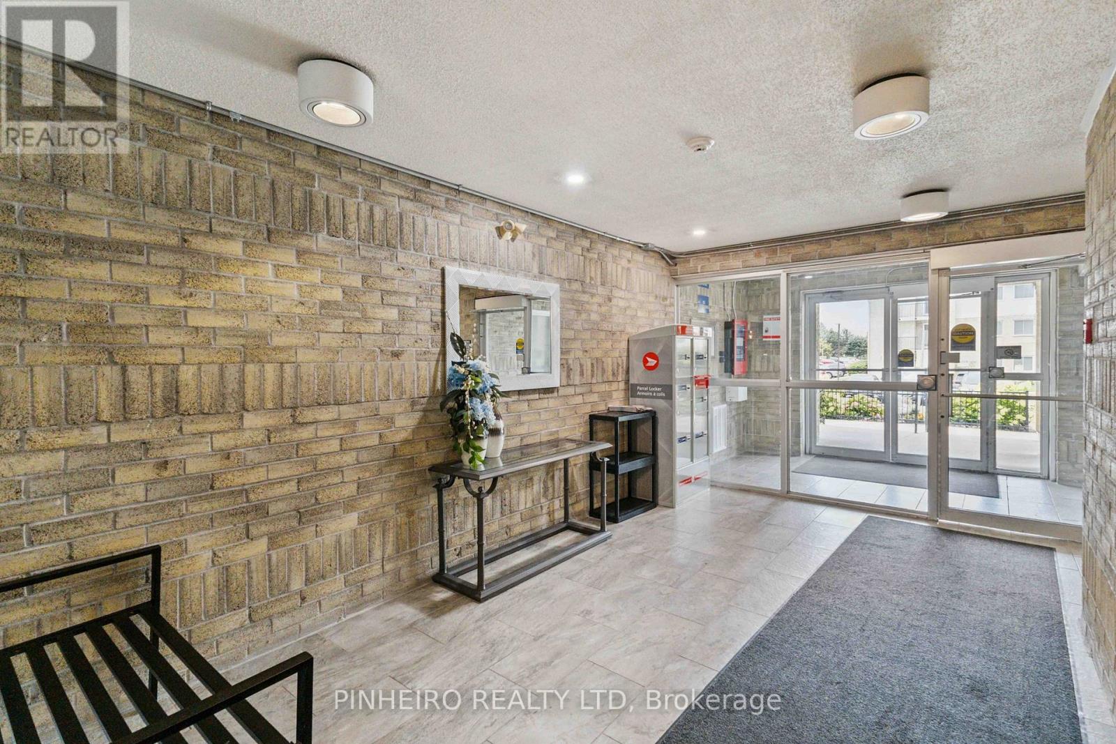 309 - 727 Deveron Crescent, London South, Ontario  N5Z 4X4 - Photo 3 - X12956760