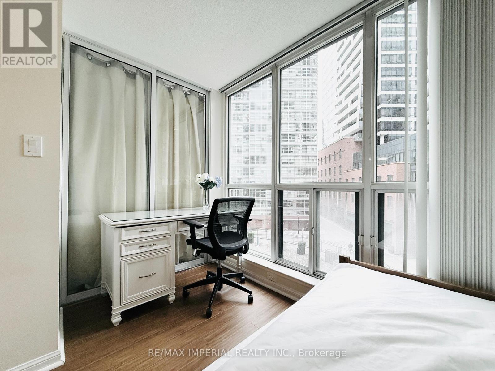 410 - 24 Wellesley Street W, Toronto, Ontario  M4Y 2X6 - Photo 13 - C12956730