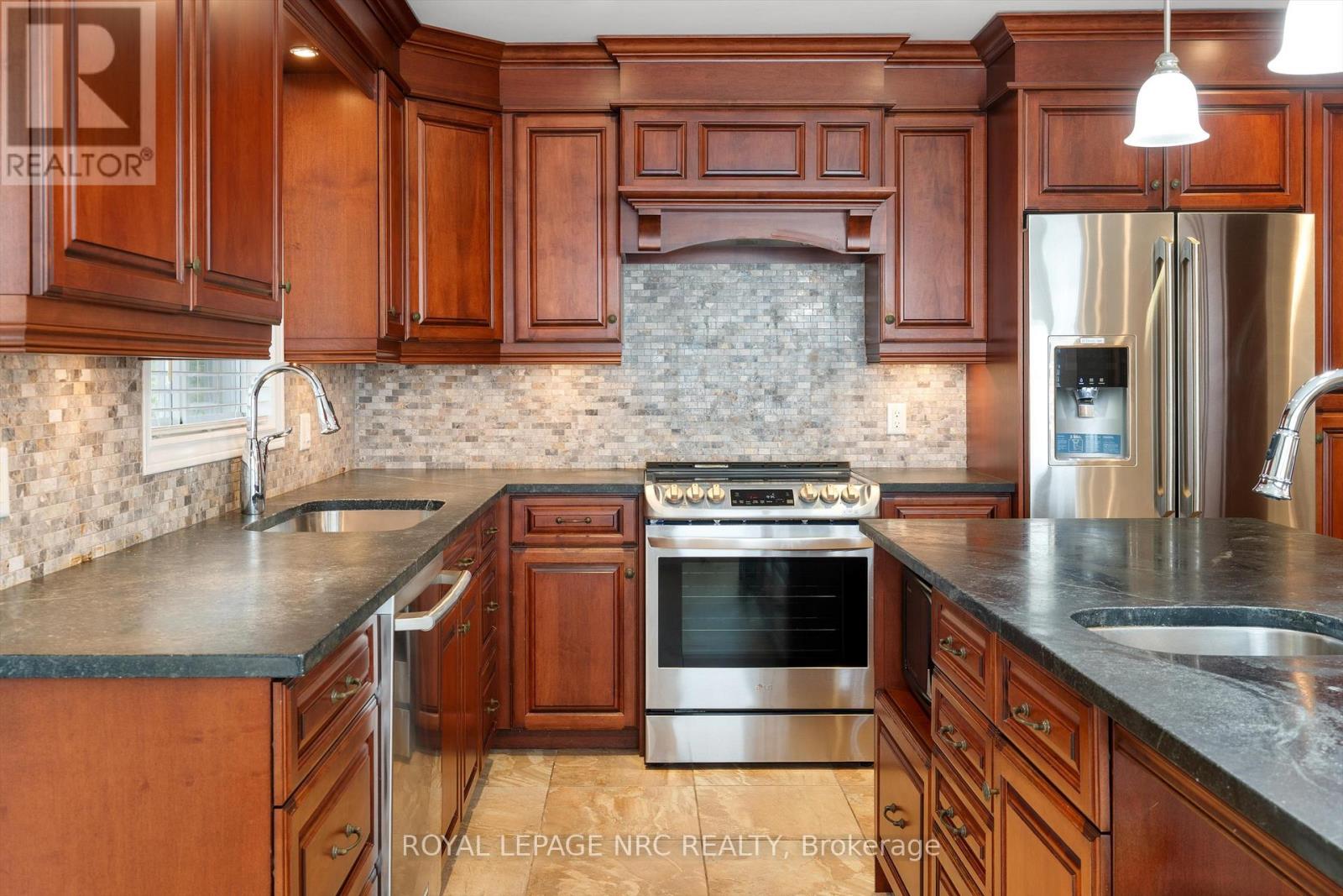 8 Dunbar Crescent, St. Catharines, Ontario  L2W 1A6 - Photo 13 - X12956722