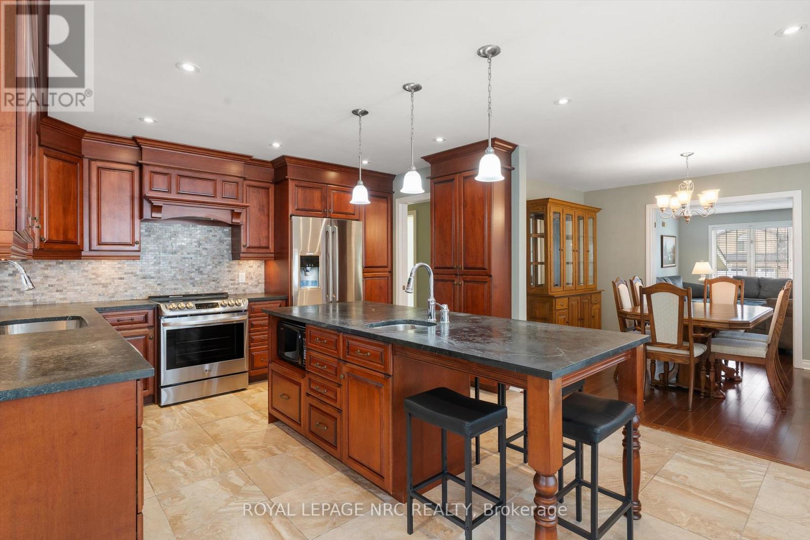 8 Dunbar Crescent, St. Catharines, Ontario  L2W 1A6 - Photo 14 - X12956722