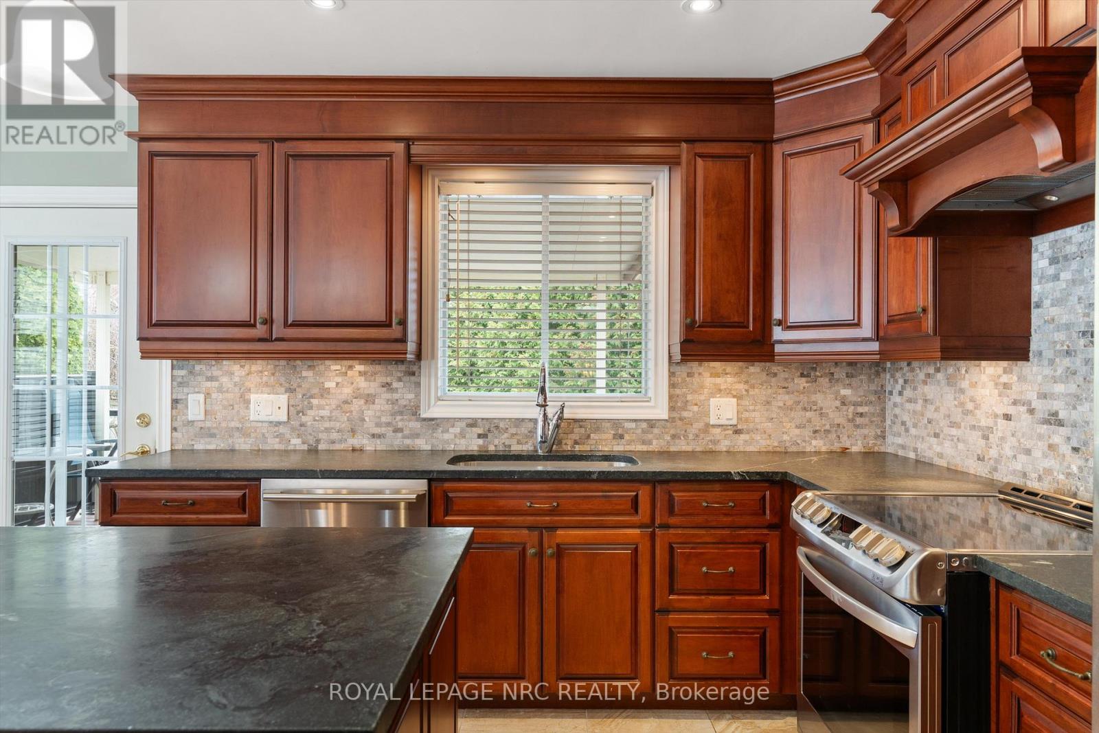 8 Dunbar Crescent, St. Catharines, Ontario  L2W 1A6 - Photo 16 - X12956722