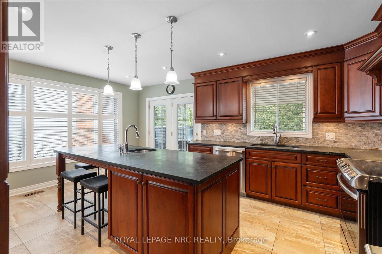 8 Dunbar Crescent, St. Catharines, Ontario  L2W 1A6 - Photo 17 - X12956722