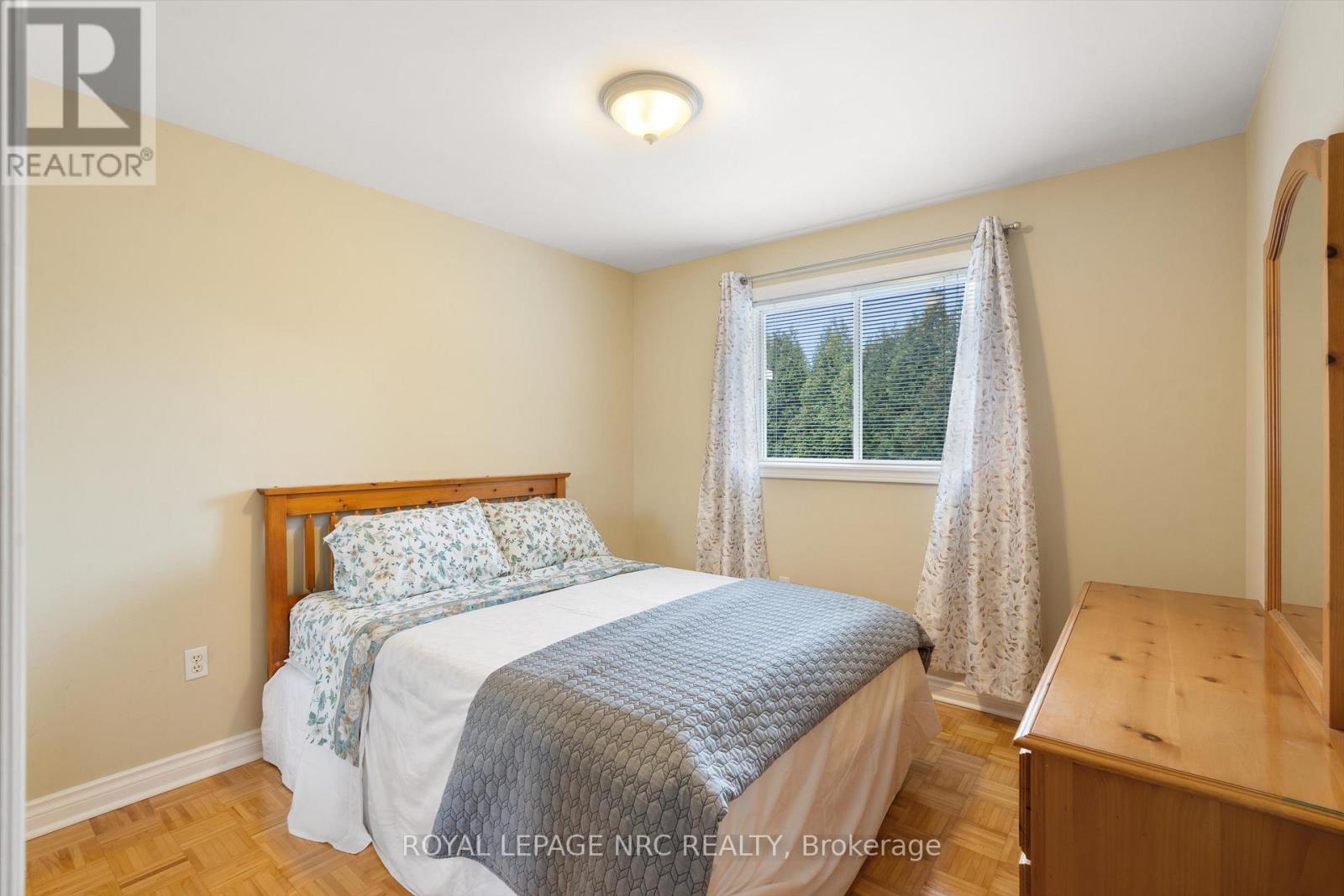 8 Dunbar Crescent, St. Catharines, Ontario  L2W 1A6 - Photo 25 - X12956722