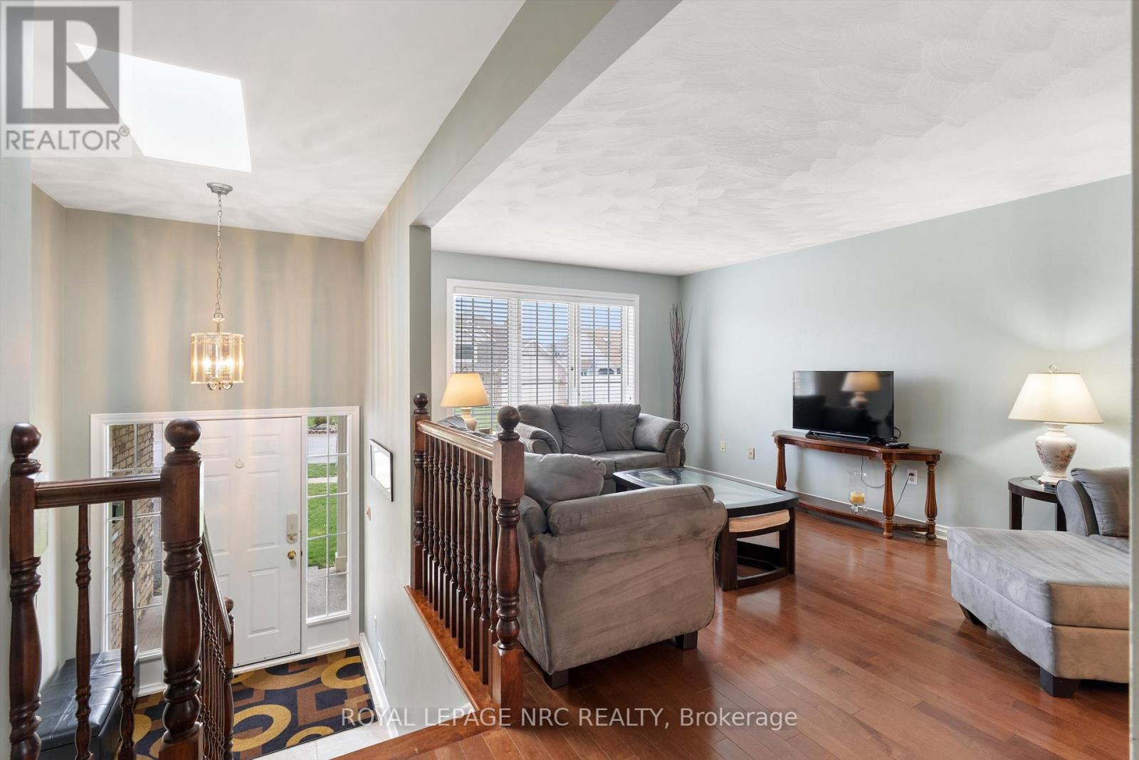 8 Dunbar Crescent, St. Catharines, Ontario  L2W 1A6 - Photo 6 - X12956722