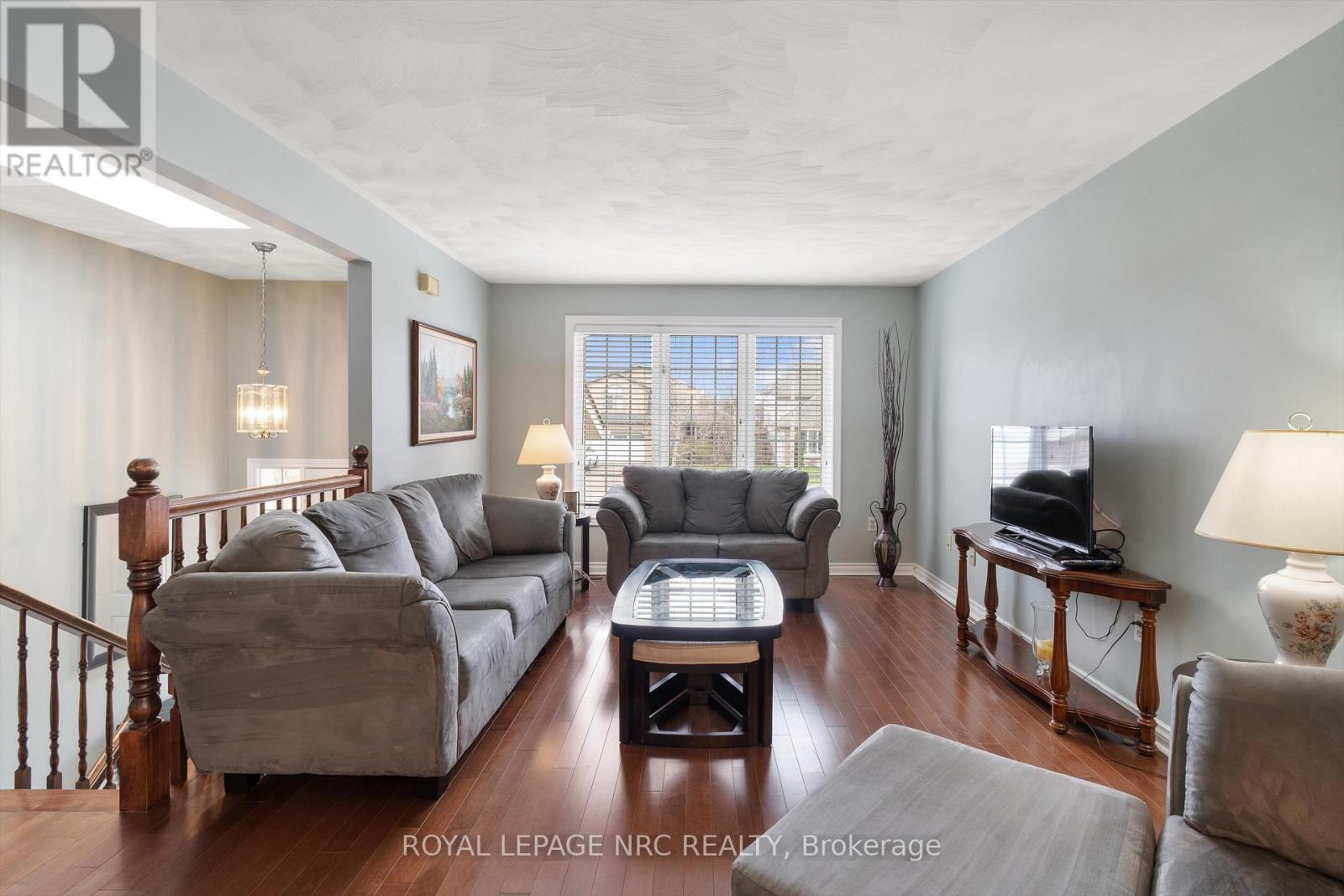 8 Dunbar Crescent, St. Catharines, Ontario  L2W 1A6 - Photo 7 - X12956722