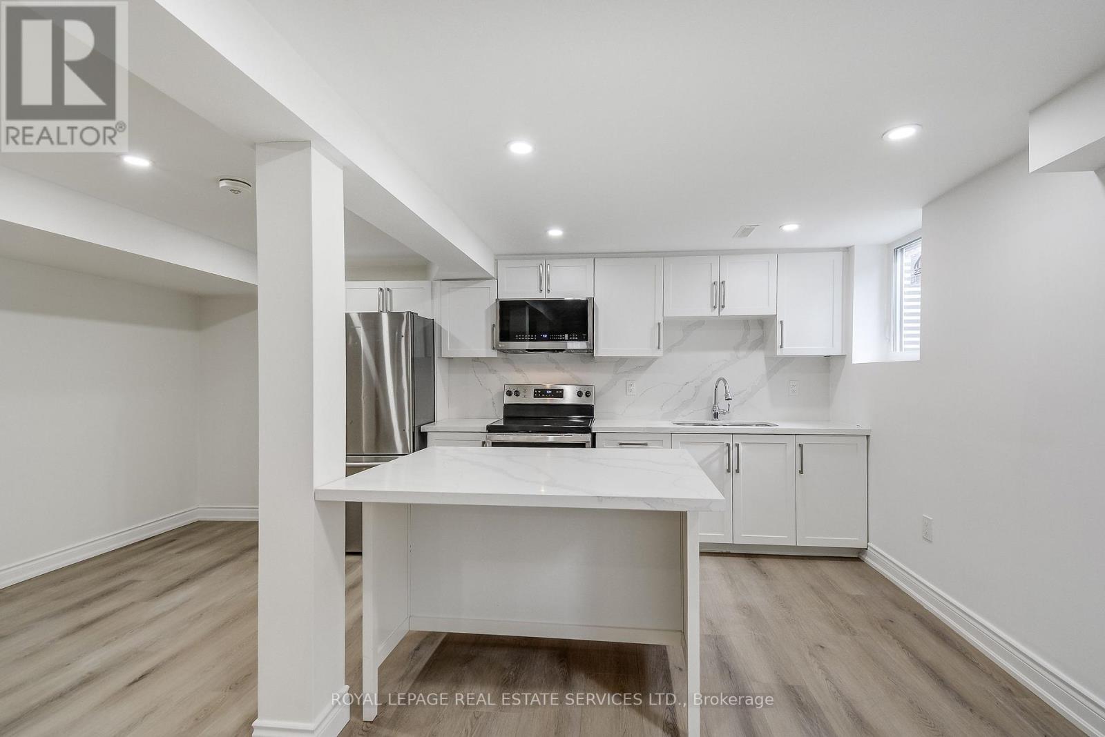 Lower - 277 Mississaga Street, Oakville, Ontario  L6L 6J8 - Photo 10 - W12956726