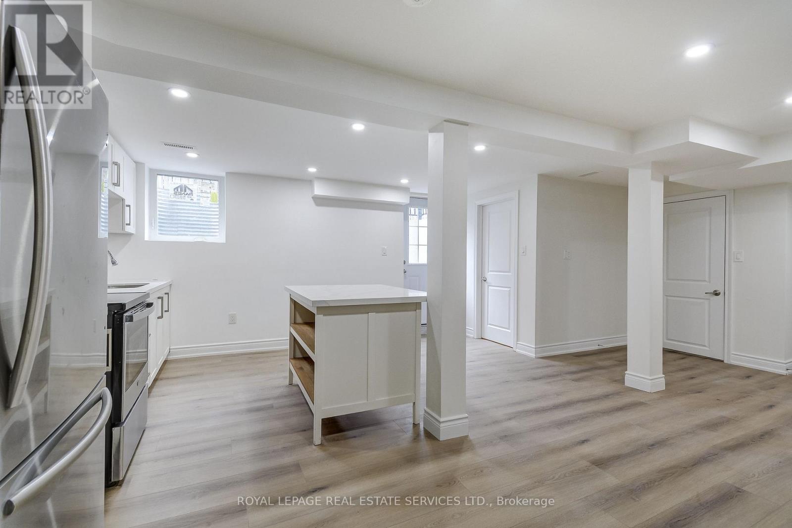 Lower - 277 Mississaga Street, Oakville, Ontario  L6L 6J8 - Photo 14 - W12956726