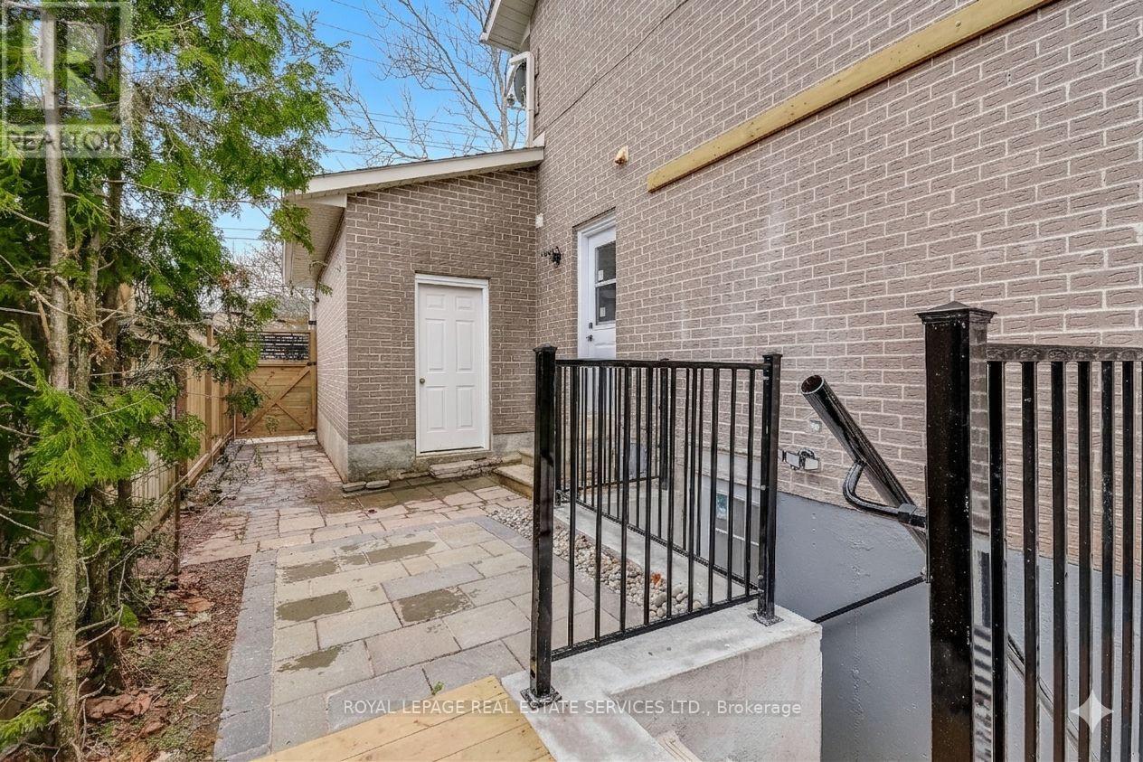 Lower - 277 Mississaga Street, Oakville, Ontario  L6L 6J8 - Photo 4 - W12956726