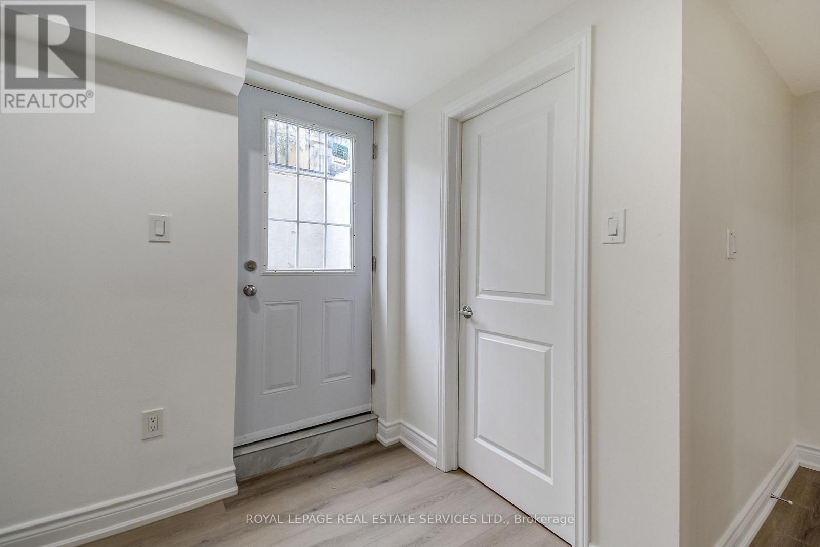 Lower - 277 Mississaga Street, Oakville, Ontario  L6L 6J8 - Photo 5 - W12956726