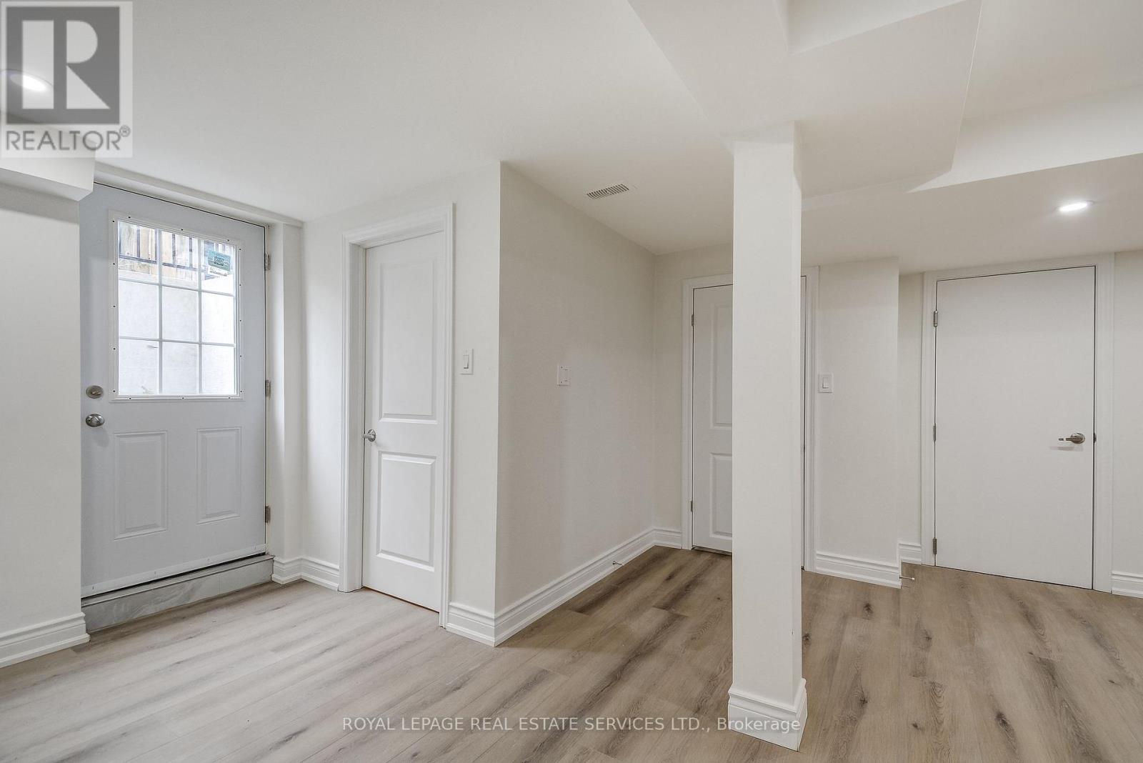 Lower - 277 Mississaga Street, Oakville, Ontario  L6L 6J8 - Photo 7 - W12956726