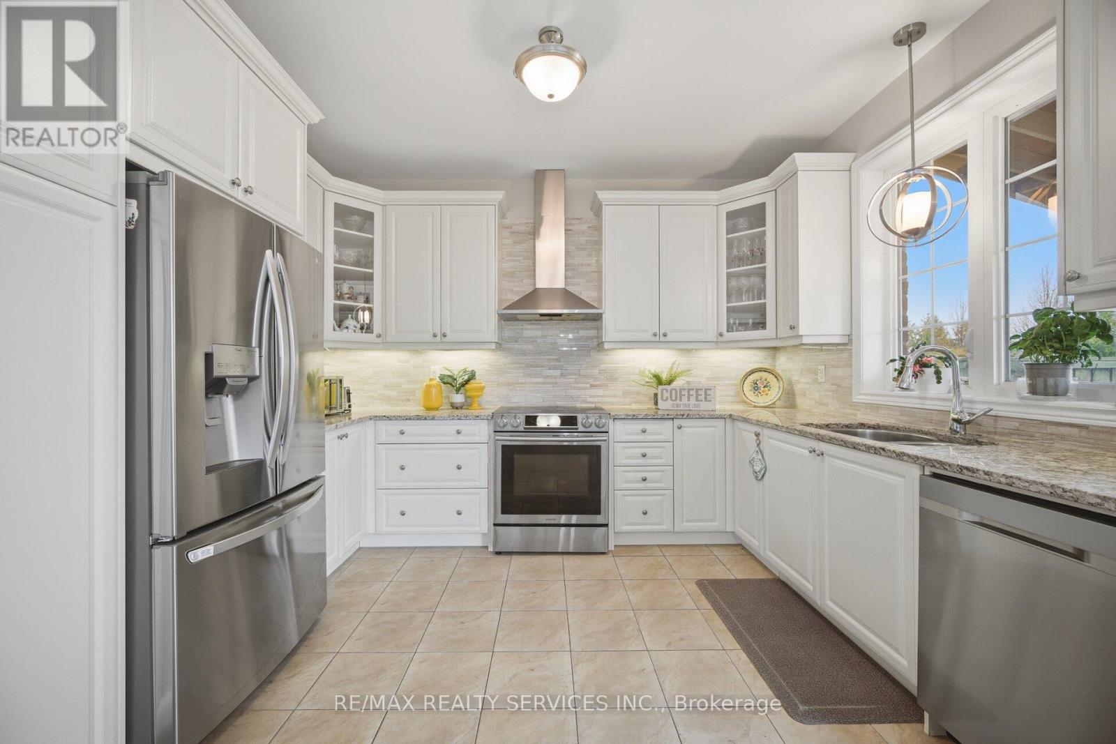 23 Twistleton Street, Caledon, Ontario  L7C 3V9 - Photo 15 - W12956728