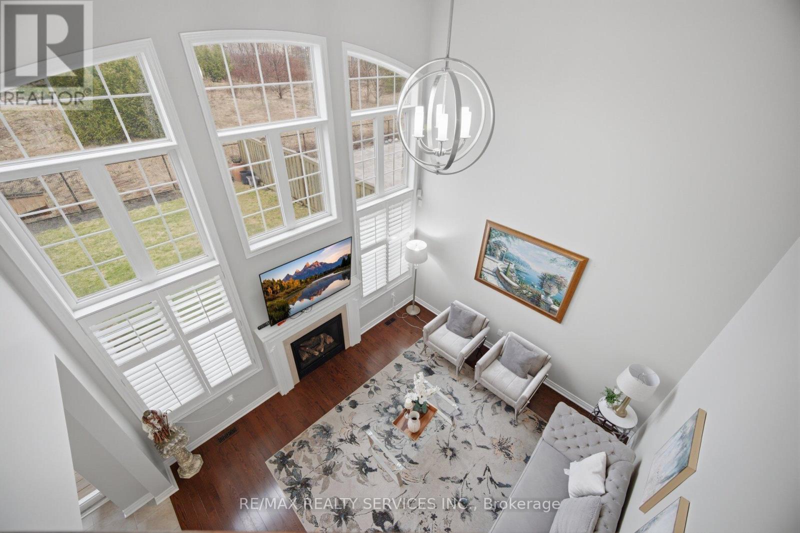 23 Twistleton Street, Caledon, Ontario  L7C 3V9 - Photo 2 - W12956728