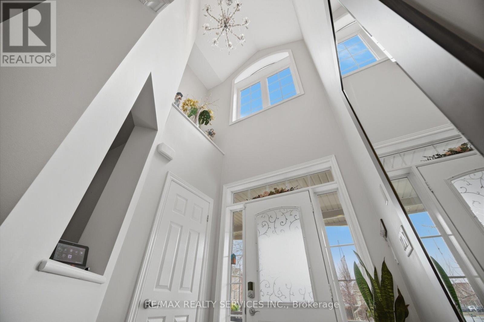 23 Twistleton Street, Caledon, Ontario  L7C 3V9 - Photo 8 - W12956728