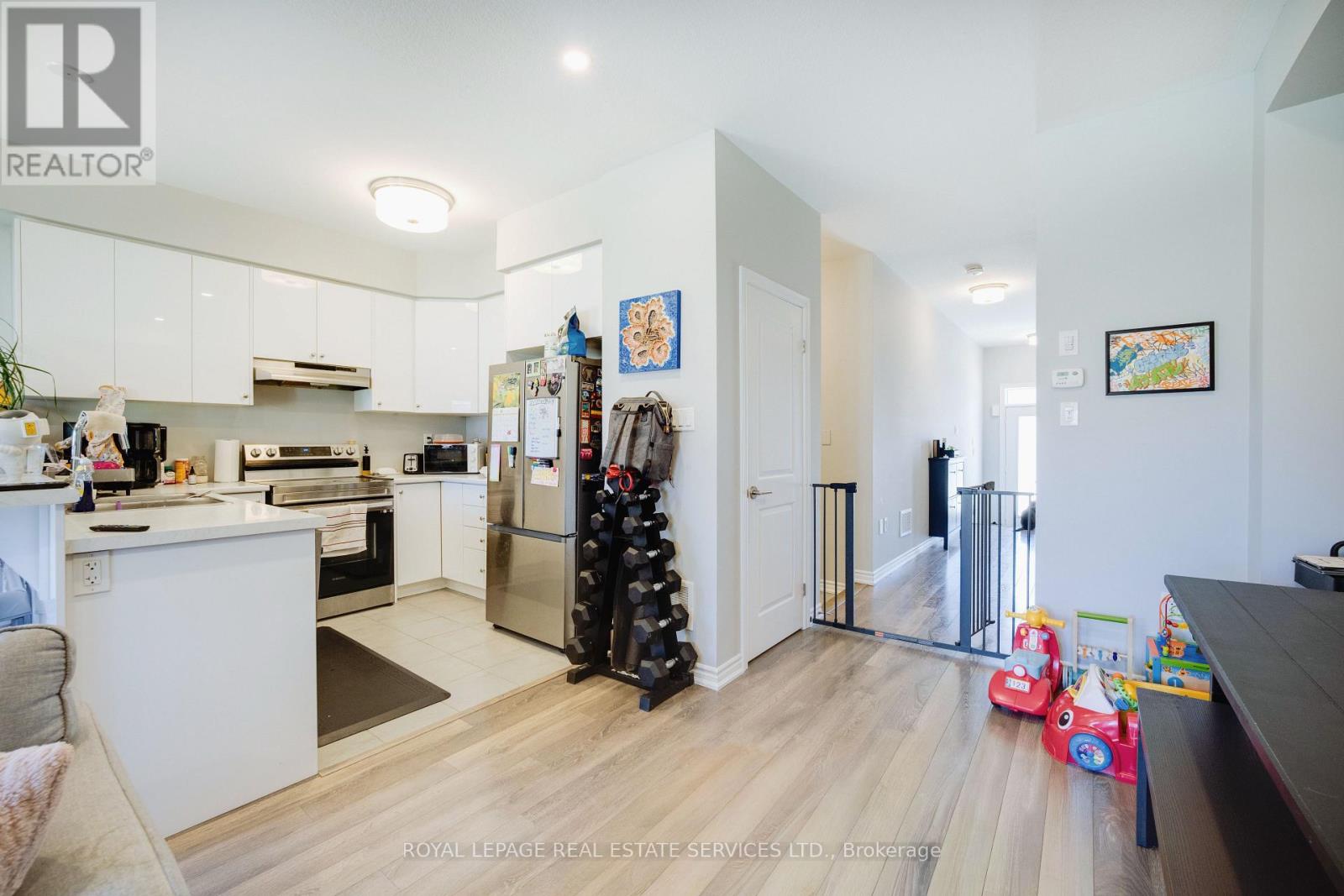 24 Copeman Avenue, Brantford, Ontario  N3V 0B3 - Photo 8 - X12956752