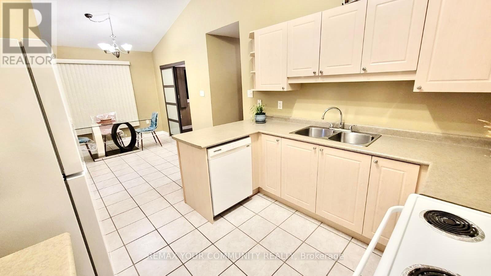 20 Veseli Court N, Bradford West Gwillimbury, Ontario L3Z 3C3 - Photo 8 - N12712700