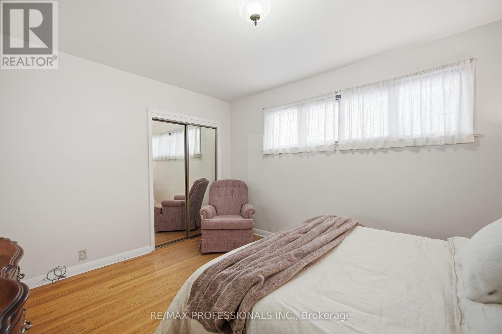 7 Pettit Drive, Toronto, Ontario  M9R 2W6 - Photo 20 - W12718694