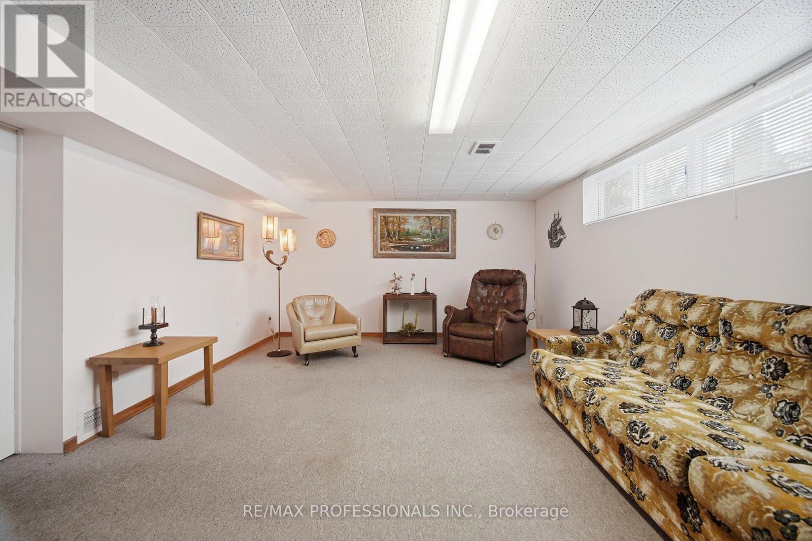 7 Pettit Drive, Toronto, Ontario  M9R 2W6 - Photo 32 - W12718694