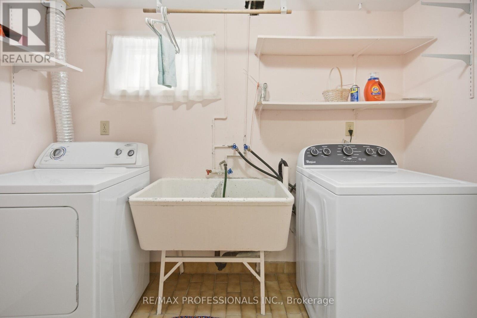 7 Pettit Drive, Toronto, Ontario  M9R 2W6 - Photo 40 - W12718694