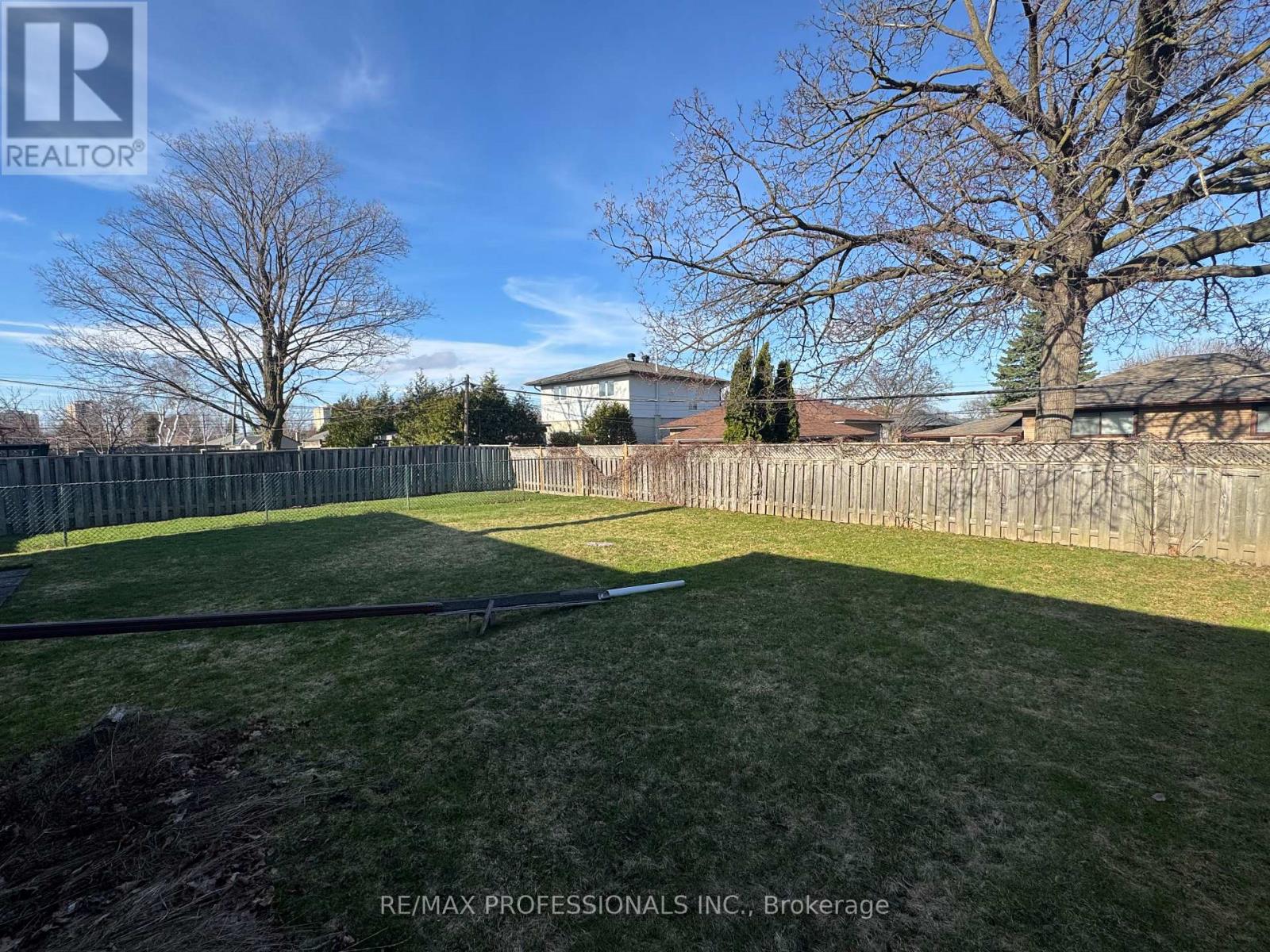 7 Pettit Drive, Toronto, Ontario  M9R 2W6 - Photo 44 - W12718694