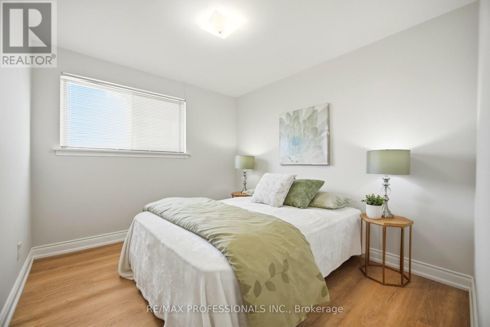 83 Spenvalley Drive, Toronto, Ontario  M3L 1Z2 - Photo 17 - W12771014