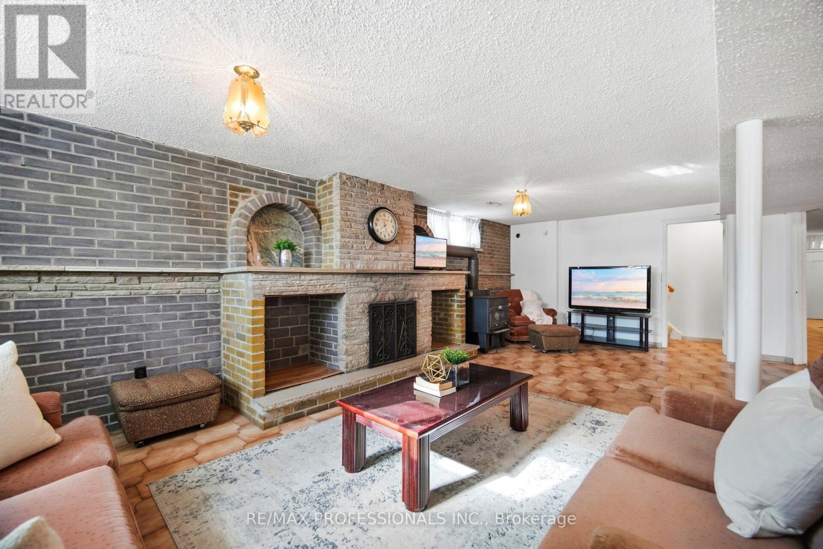 83 Spenvalley Drive, Toronto, Ontario  M3L 1Z2 - Photo 24 - W12771014