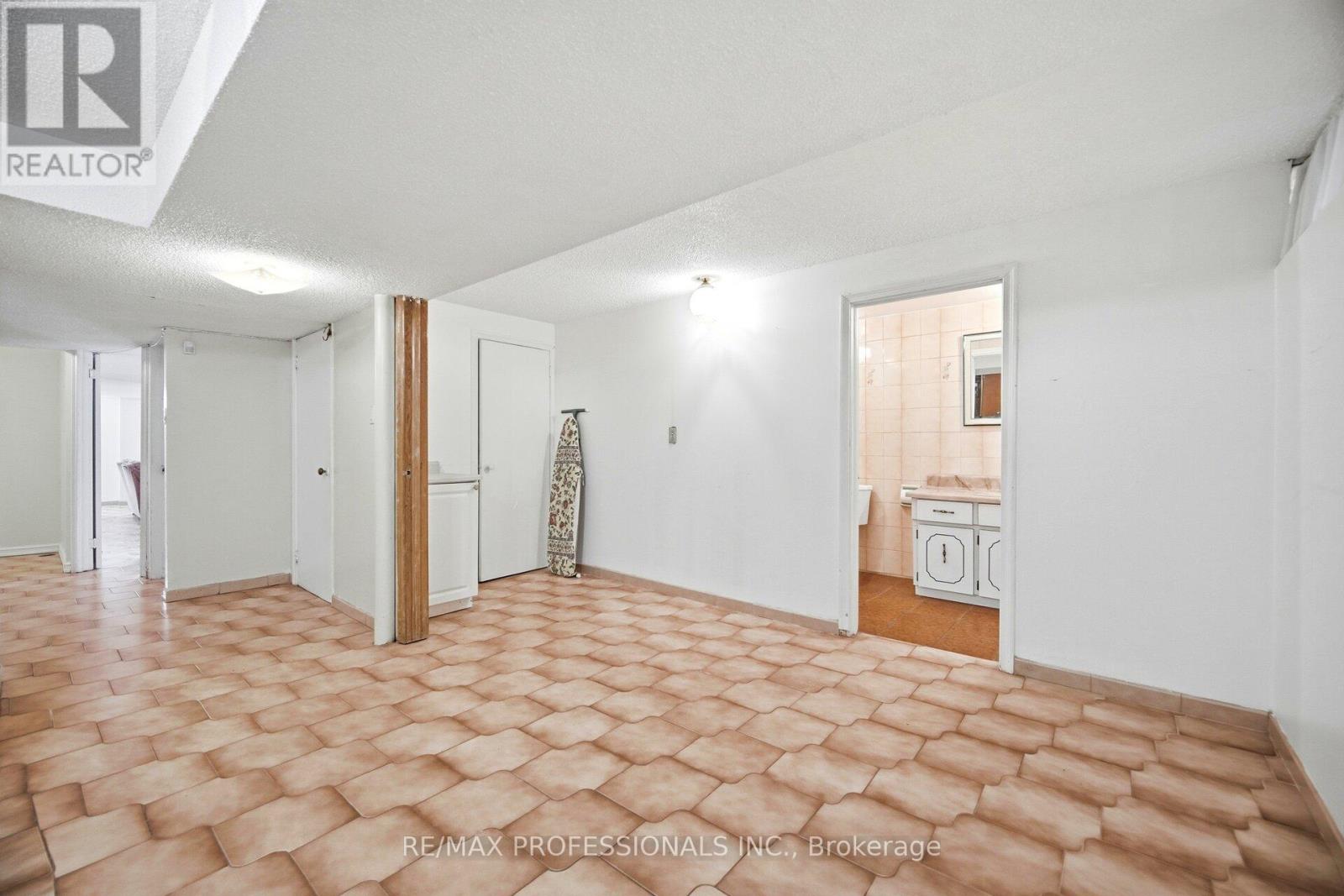 83 Spenvalley Drive, Toronto, Ontario  M3L 1Z2 - Photo 28 - W12771014