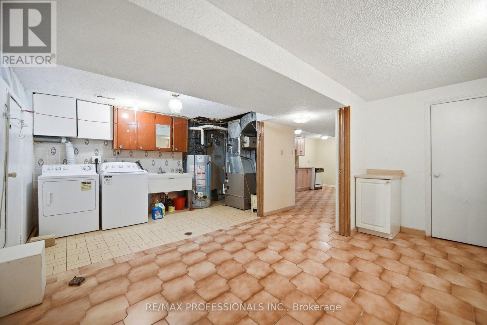 83 Spenvalley Drive, Toronto, Ontario  M3L 1Z2 - Photo 35 - W12771014
