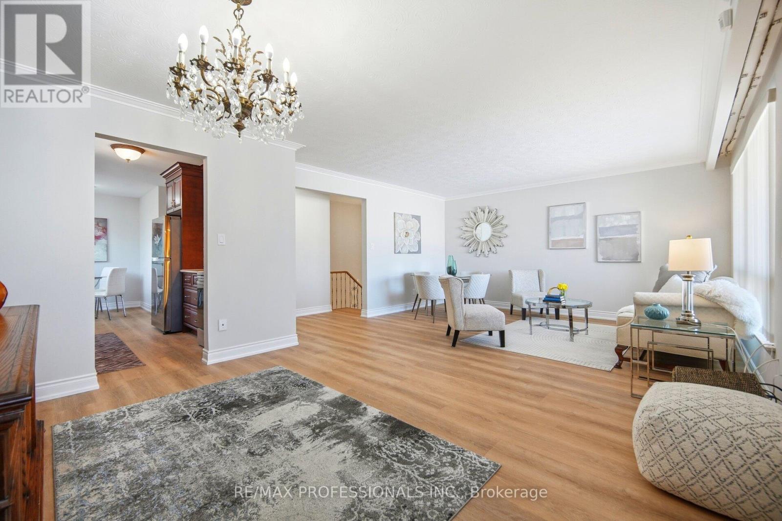 83 Spenvalley Drive, Toronto, Ontario  M3L 1Z2 - Photo 3 - W12771014