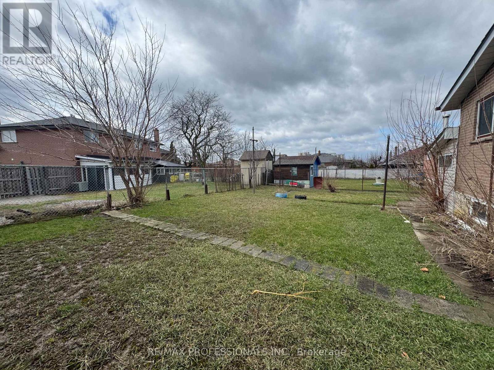 83 Spenvalley Drive, Toronto, Ontario  M3L 1Z2 - Photo 44 - W12771014