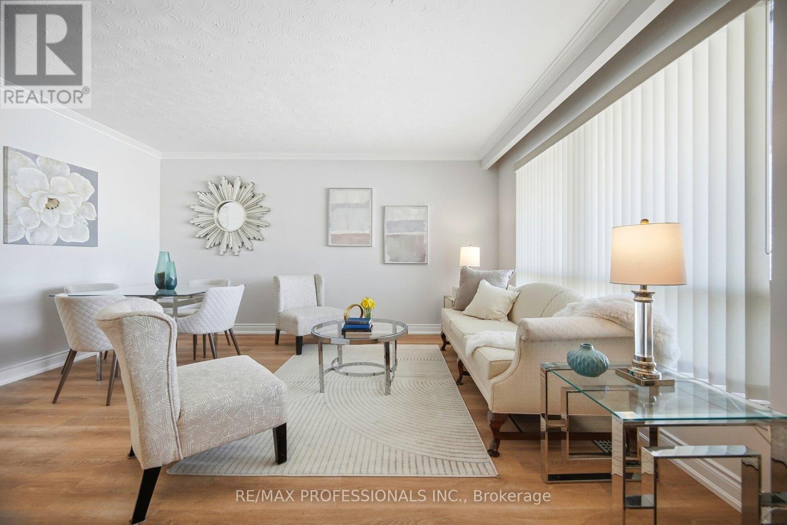 83 Spenvalley Drive, Toronto, Ontario  M3L 1Z2 - Photo 5 - W12771014