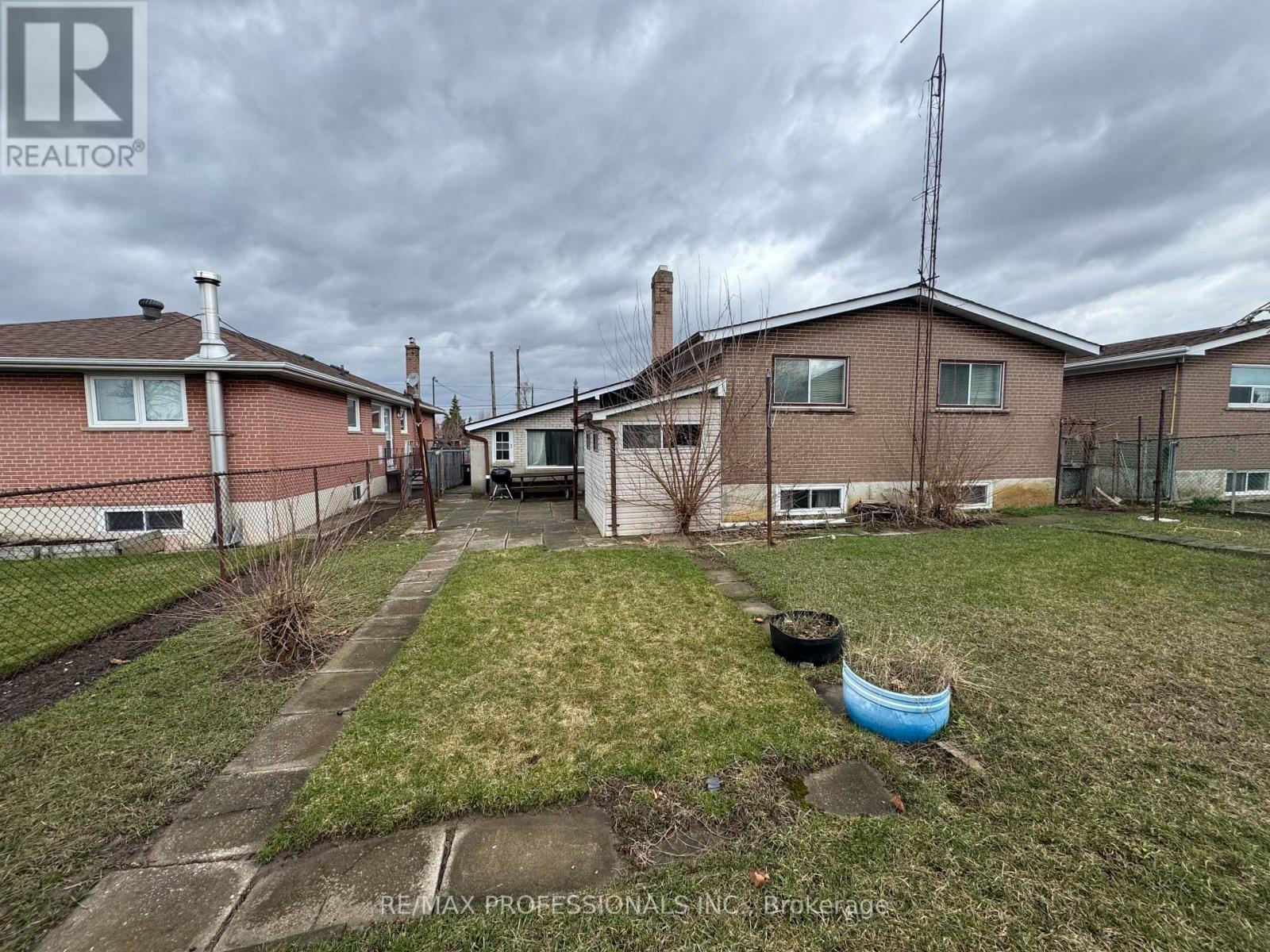 83 Spenvalley Drive, Toronto, Ontario  M3L 1Z2 - Photo 43 - W12771014