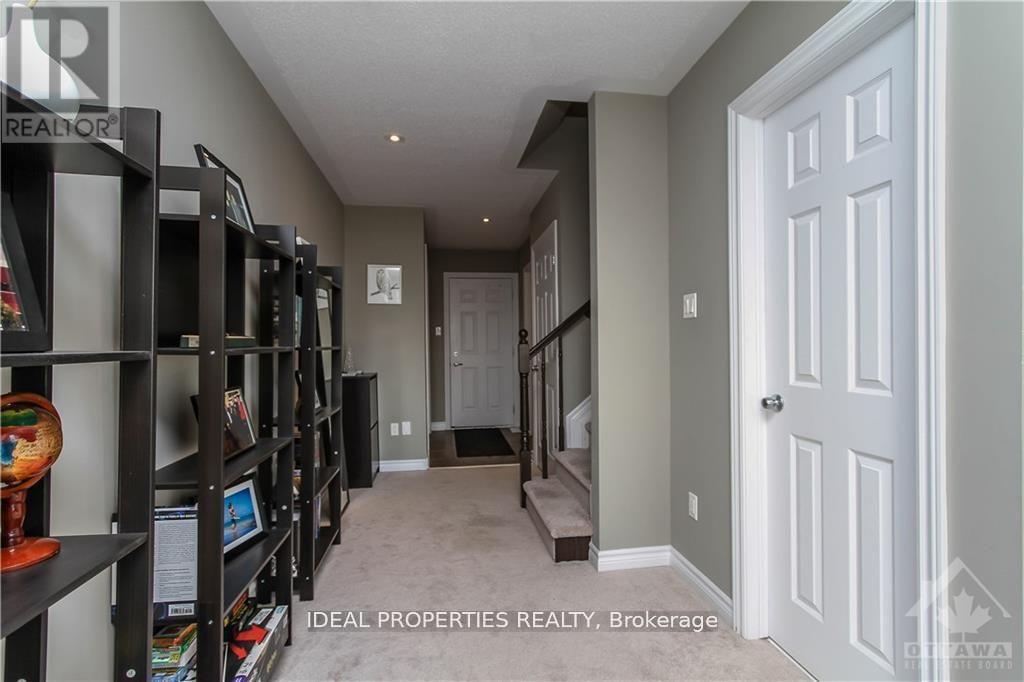 524 Silvertip Lane, Ottawa, Ontario  K2T 0H7 - Photo 5 - X12955546